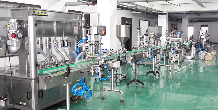 六頭臥式攪拌直線醬料灌裝機車間圖