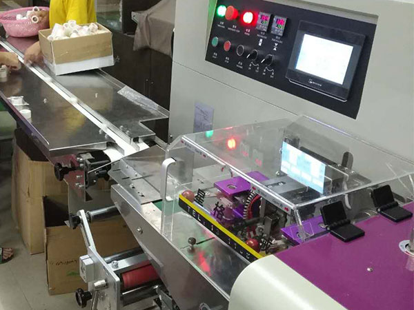 全自動枕式包裝設(shè)備細(xì)節(jié)圖