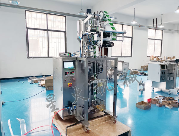 四川食品包裝機(jī)實(shí)拍圖