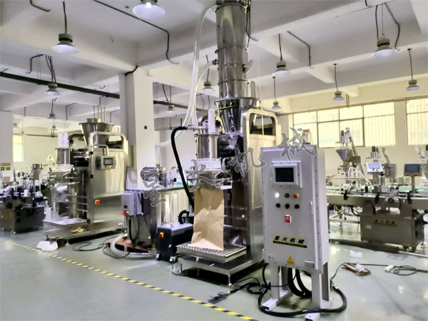 大容量粉體分裝機(jī)實(shí)拍圖